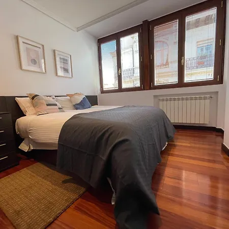 Atuaire Home Vivienda A Luminosa Parking Incluido En Plena Calle Comercial Burgos Exterior photo