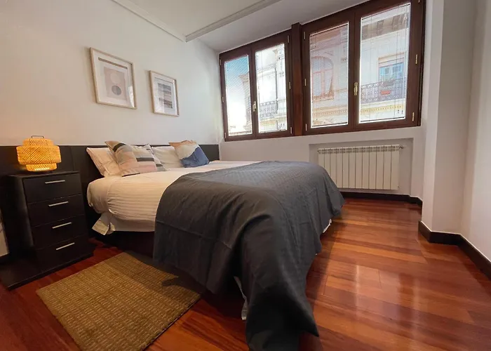 Atuaire Home Vivienda A Luminosa Parking Incluido En Plena Calle Comercial